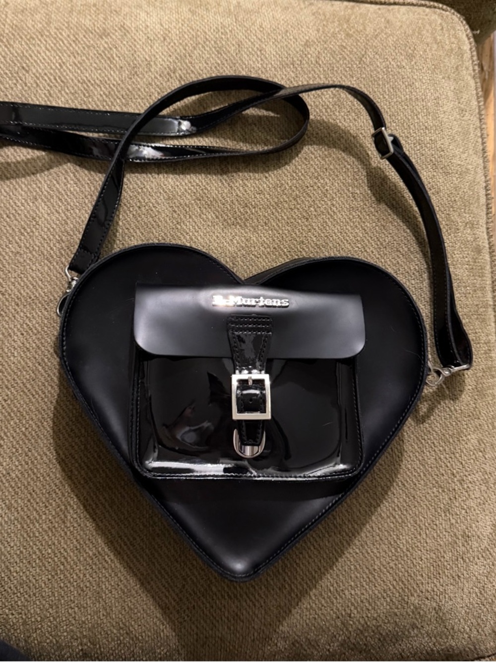 Dr. Martens Heart Crossbody Bag -Black